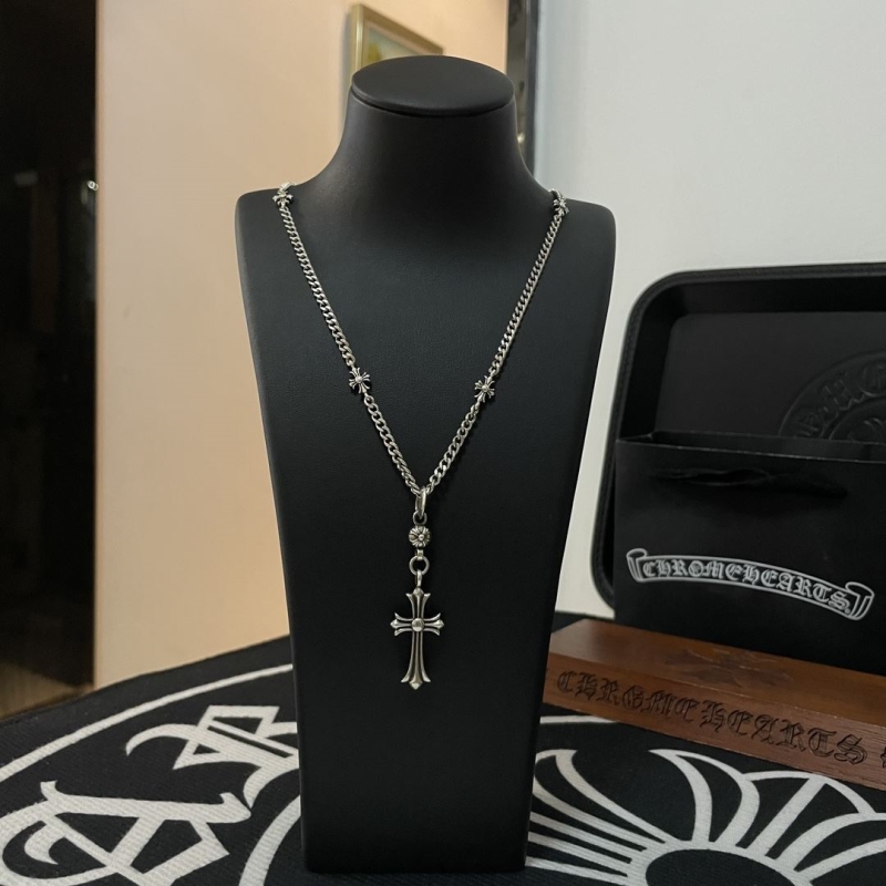 Ch**me He**ts necklaces